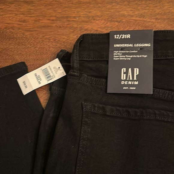 GAP NWT Women’s jeans - 12/31 Regular -Super Stretch -Universal Legging - Picture 2 of 9